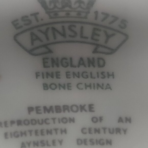 Aynsley Floral Vase from England, fine bone china, decorated with a bird & vines - Picture 2 of 4